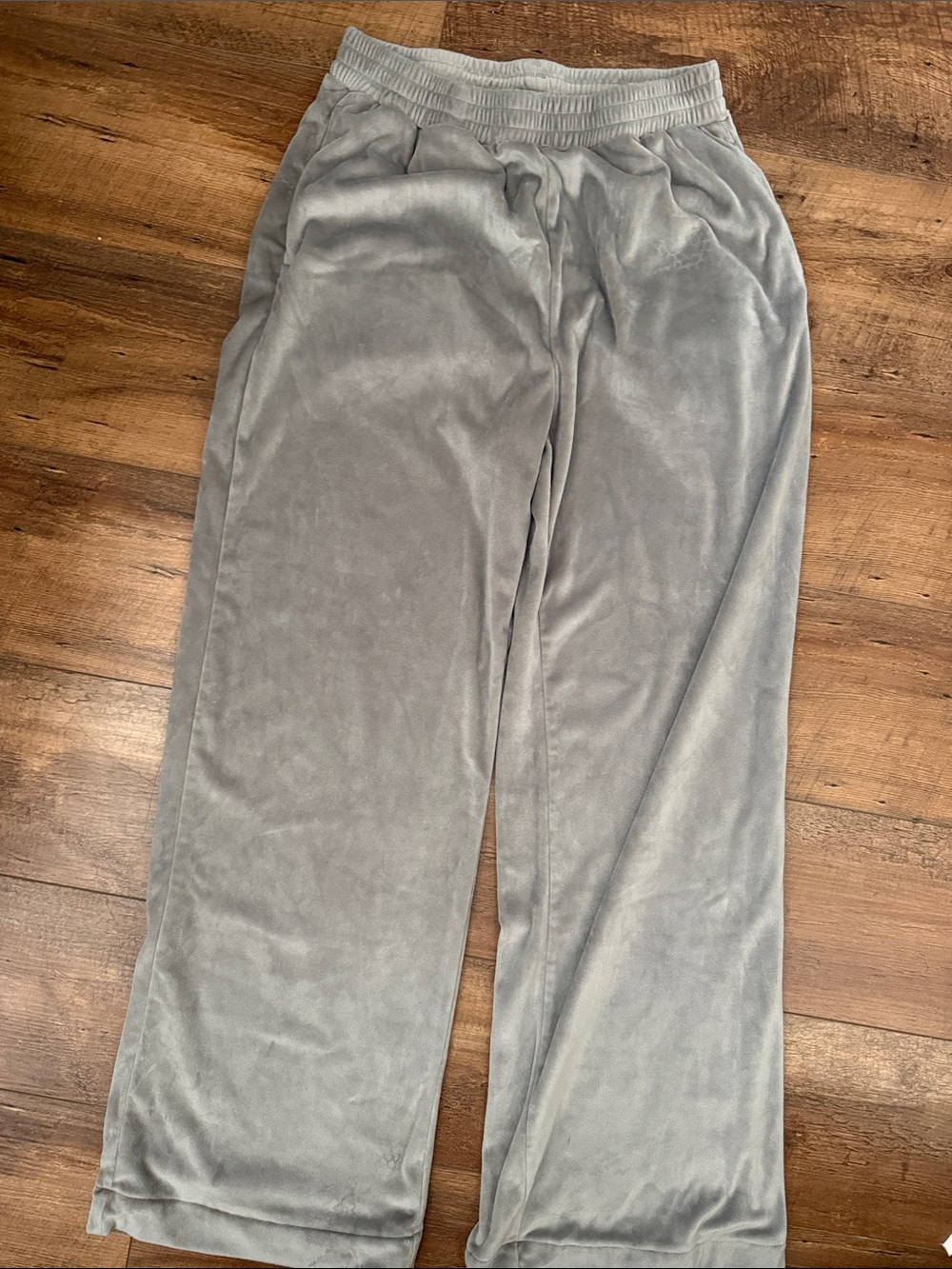 SKIMS Cozy Wide-Leg Velour Pants in Light Gray